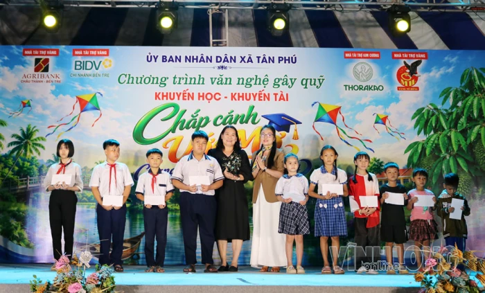 Xã Tân Phú tổ chức đêm văn nghệ gây quỹ khuyến học, khuyến tài hơn 600 triệu đồng