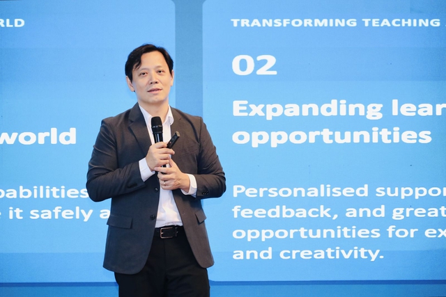 GS Lê Anh Vinh nói về việc sử dụng AI thế nào trong trường học.

ẢNH: NGUYỄN MẠNH


