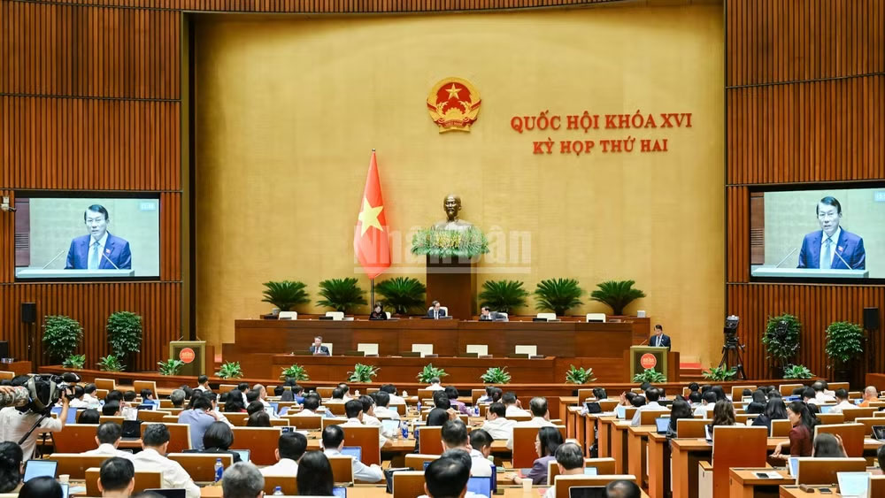 Quốc hội làm việc tại hội trường nghe Tờ trình và Báo cáo thẩm tra dự án Luật Tổ chức cơ quan điều tra hình sự (sửa đổi). (Ảnh: DUY LINH)