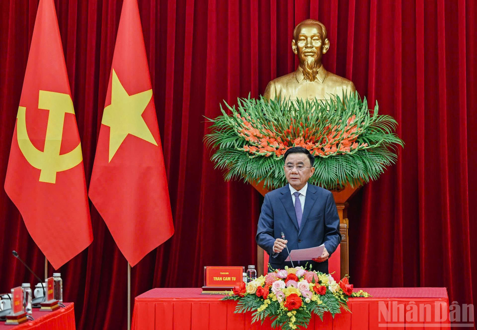 Thường trực Ban Bí thư Trần Cẩm Tú nhấn mạnh, việc duy trì các hoạt động trao đổi tin cậy góp phần tăng cường hiểu biết, củng cố tin cậy chính trị và làm sâu sắc hơn quan hệ gắn bó giữa hai Đảng, hai nước. (Ảnh: DUY LINH)
