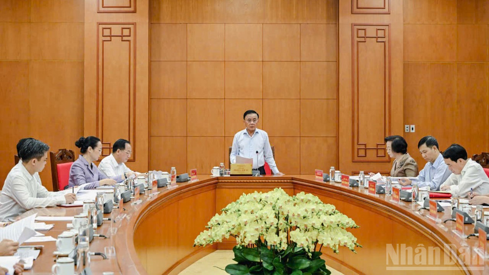 Đồng chí Trần Cẩm Tú, Ủy viên Bộ Chính trị, Thường trực Ban Bí thư, Trưởng ban Chỉ đạo Trung ương kỷ niệm các ngày lễ lớn và sự kiện lịch sử quan trọng của đất nước giai đoạn 2026-2030 chủ trì phiên họp Ban Chỉ đạo lần thứ nhất. (Ảnh: Duy Linh)
