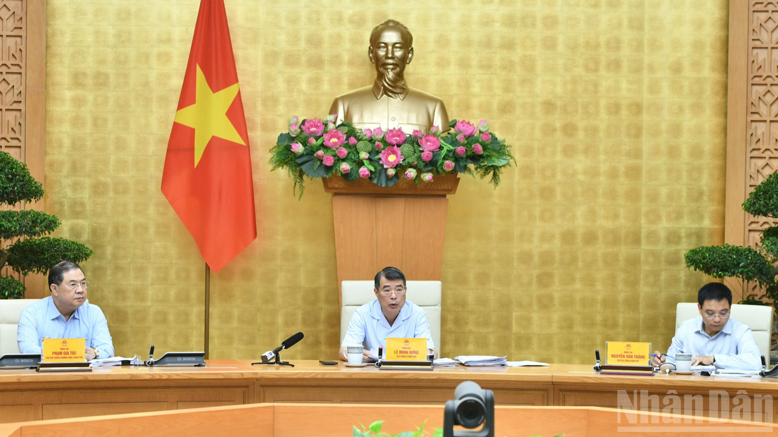 Bí thư Đảng ủy Chính phủ, Thủ tướng Chính phủ Lê Minh Hưng yêu cầu tập trung triển khai đồng bộ, quyết liệt, hiệu quả các nhiệm vụ, giải pháp trên các lĩnh vực, quyết tâm phấn đấu đạt cao nhất các mục tiêu, chỉ tiêu của năm 2026. (Ảnh: THANH GIANG)

