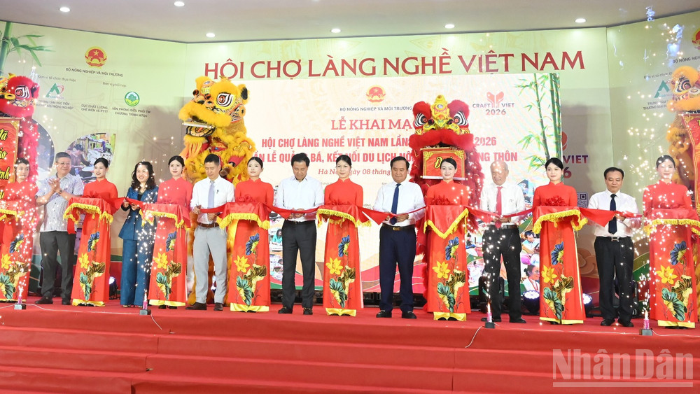 Cắt băng khai mạc Hội chợ Làng nghề Việt Nam lần thứ 22 năm 2026.