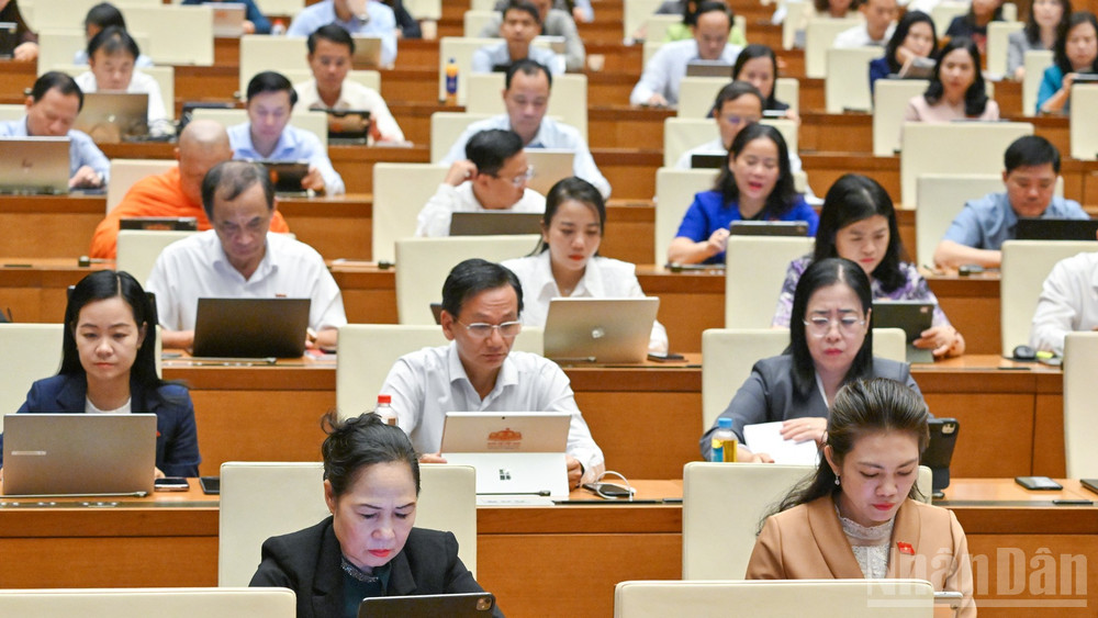 Quốc hội họp phiên toàn thể tại hội trường. (Ảnh: THỦY NGUYÊN)
