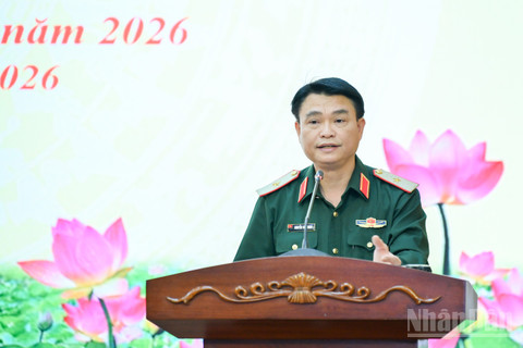 Thiếu tướng Nguyễn Duy Minh, Phó Cục trưởng Cục Đối ngoại, Bộ Quốc Phòng thông tin tại họp báo. (Ảnh: THẾ ĐẠI)

