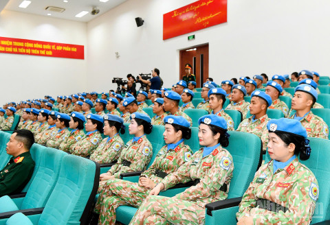 Chiến sĩ Gìn giữ hòa bình tại buổi lễ.
