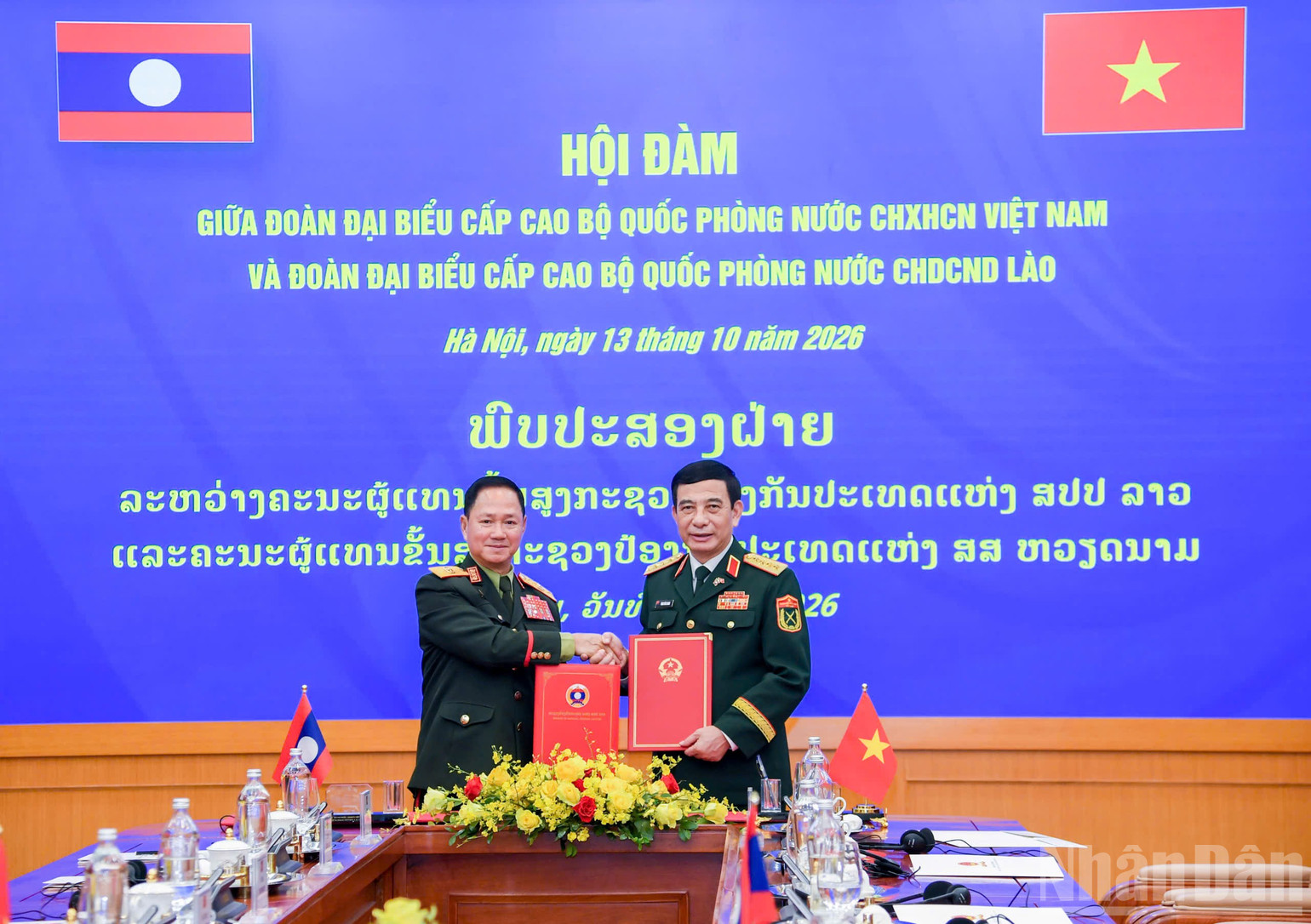 Đại tướng Phan Văn Giang và Đại tướng Khamliang Outhakaysone ký kế hoạch hợp tác quốc phòng Việt Nam-Lào năm 2027.
