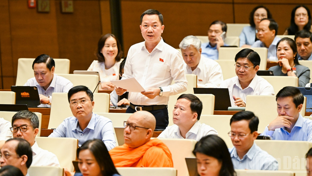 Đại biểu Trịnh Xuân An (Đoàn thành phố Đồng Nai) phát biểu tại hội trường. (Ảnh: DUY LINH)
