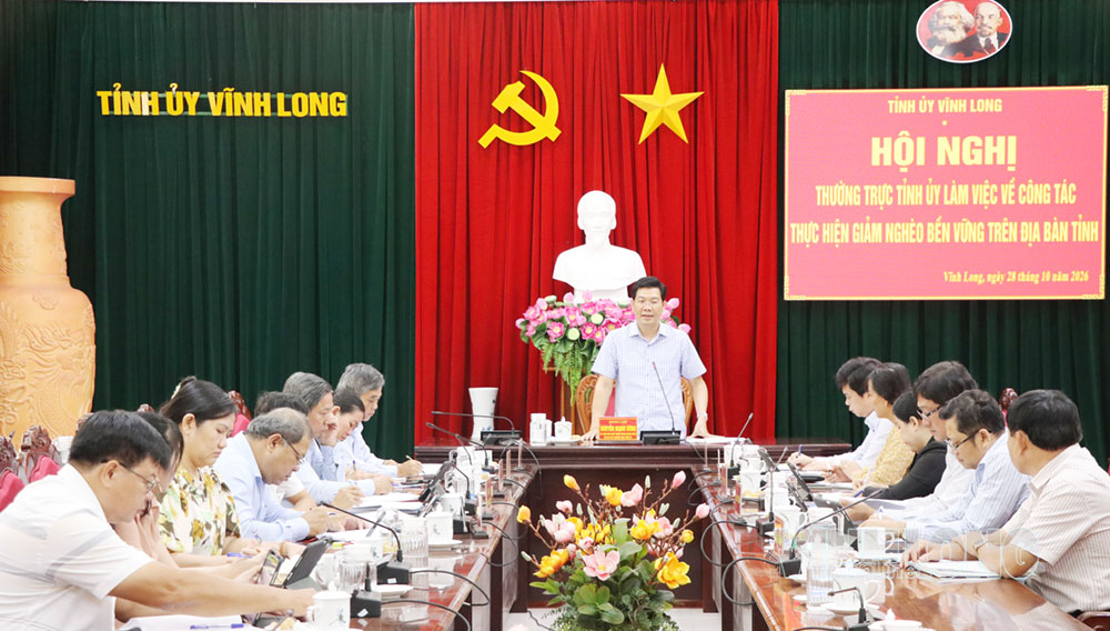 Đồng chí Nguyễn Mạnh Hùng- Ủy viên Ban Chấp hành Trung ương Đảng, Phó Bí thư Thường trực Tỉnh ủy phát biểu chỉ đạo tại hội nghị.