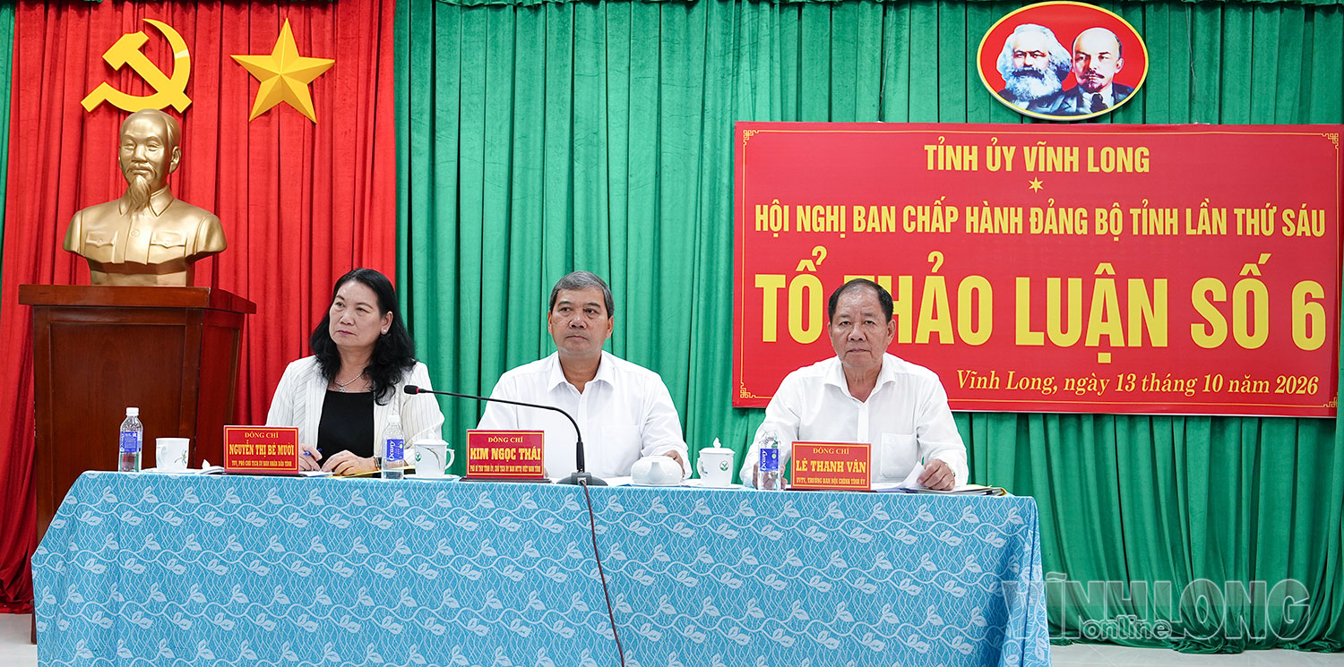 Phó Bí thư Tỉnh ủy, Chủ tịch Ủy ban MTTQ Việt Nam tỉnh Kim Ngọc Thái chủ trì Tổ thảo luận số 6.