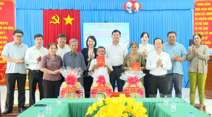 Phó Chủ tịch UBND tỉnh Nguyễn Trúc Sơn thăm, tặng quà dịp lễ Sêne Đôlta năm 2026