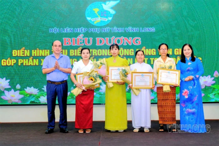 Từ tổ phụ nữ có đạo đến cầu nối “ý Đảng, lòng dân”
