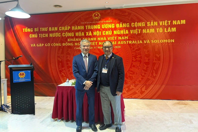 Ông Trần Bá Phúc (bên phải) là một trong những kiều bào tiêu biểu tham dự sự kiện Tổng Bí thư, Chủ tịch nước Tô Lâm khánh thành Nhà Việt Nam và gặp gỡ cộng đồng người Việt Nam tại Australia và Solomon nhân dịp sang thăm cấp Nhà nước tới Australia vào tháng 8/2026. (Ảnh do nhân vật cung cấp)
