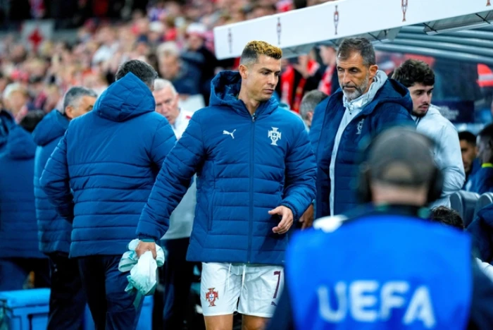 Ronaldo chính thức bị cấm thi đấu vì tự ý từ bỏ đội tuyển Bồ Đào Nha