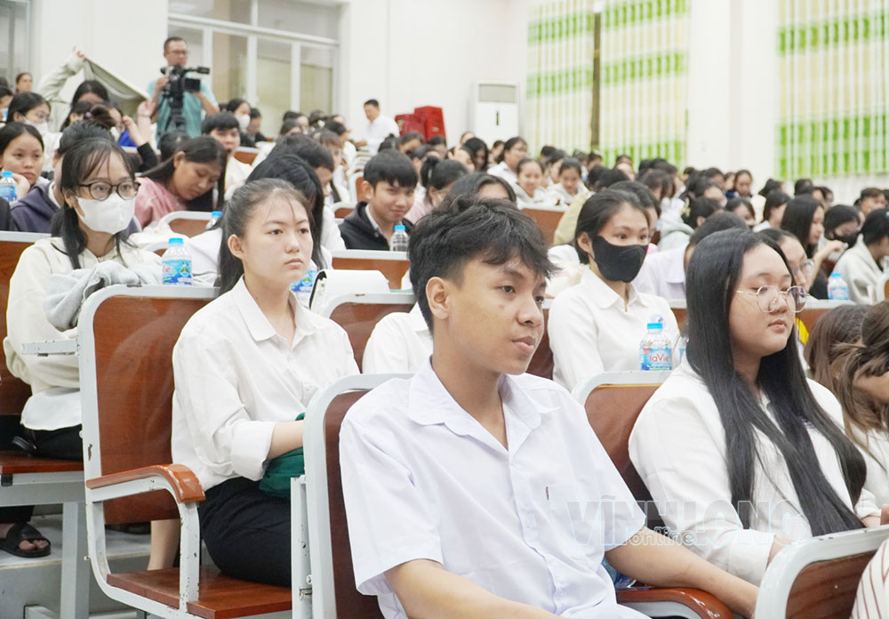 Sinh viên Trường Cao đẳng Bến Tre tham dự hội nghị tuyên truyền phòng chống mua bán người năm 2026.