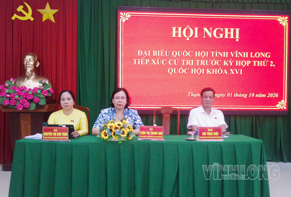 Đại biểu Quốc hội khóa XVI tỉnh - Đơn vị bầu cử số 5 tiếp xúc cử tri xã Thạnh Trị. Ảnh: Thành Lập