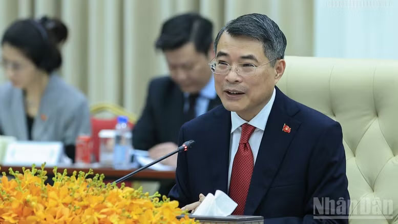 Thủ tướng Lê Minh Hưng nhấn mạnh quan hệ láng giềng hữu nghị Việt Nam-Campuchia được vun đắp bằng sự hy sinh, cống hiến của nhiều thế hệ, là tài sản vô giá của hai nước, đồng thời có ý nghĩa quan trọng đối với hòa bình, ổn định và phát triển của khu vực. (Ảnh: chinhphu.vn/Nhật Bắc)