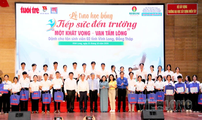 86 sinh viên Vĩnh Long, Đồng Tháp nhận học bổng “Tiếp sức đến trường”