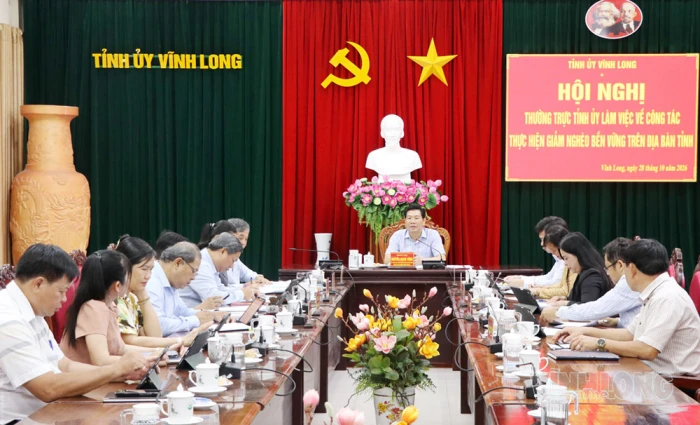 Thường trực Tỉnh ủy làm việc về công tác thực hiện giảm nghèo bền vững