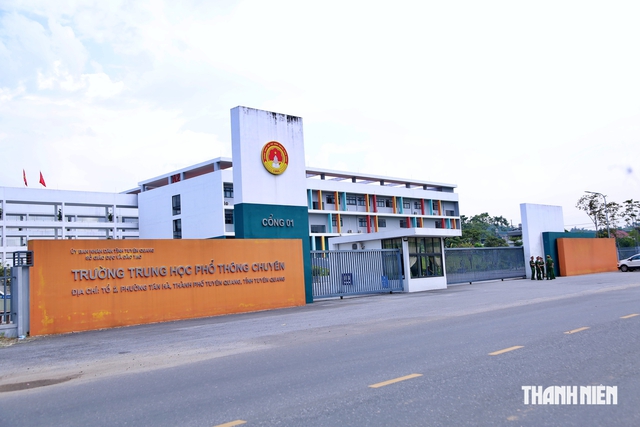 Gian lận thi cử tại điểm thi Trường THPT chuyên Tuyên Quang trong kỳ thi tốt nghiệp THPT năm 2026 là một sai phạm đặc biệt nghiêm trọng, hàng chục bị can bị khởi tố.

ẢNH: LONG QUYỀN

