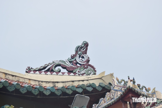 Một chi tiết tinh xảo khác trên nóc đình Nguyễn Trung Trực.

ẢNH: TRẦN NGỌC

