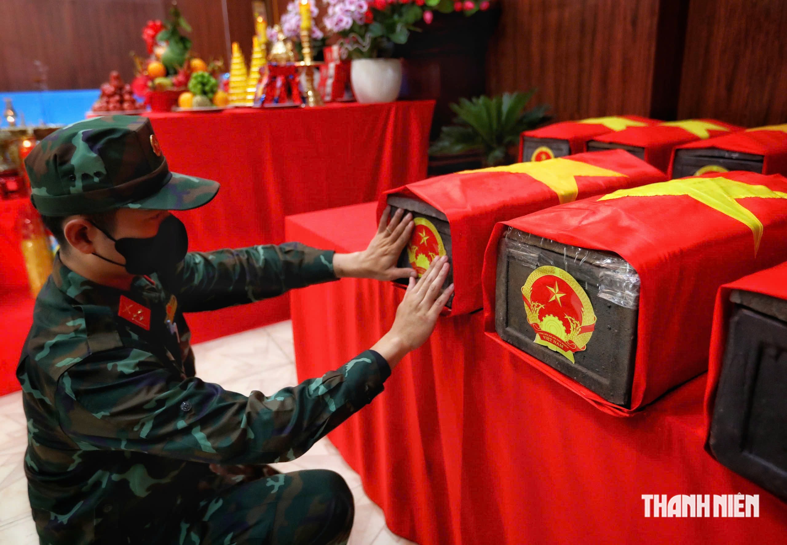 Hài cốt liệt sĩ được quy tập mang theo hy vọng đoàn tụ cho các gia đình liệt sĩ.

ẢNH: NGỌC DƯƠNG

