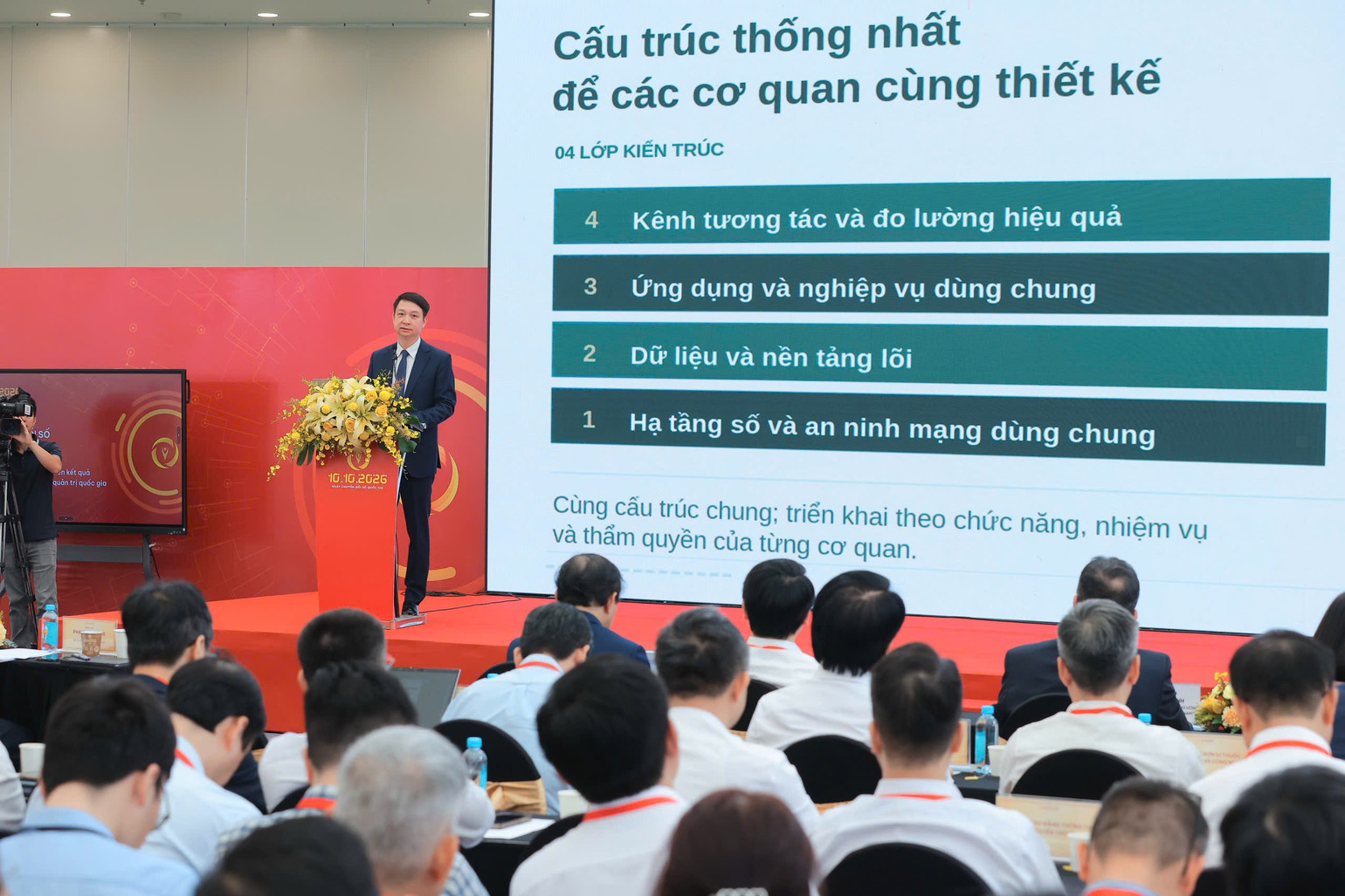Cục trưởng Cục Chuyển đổi số quốc gia (Bộ Khoa học và Công nghệ) Trần Duy Ninh trình bày về Khung kiến trúc tổng thể quốc gia số. (Ảnh: Bộ Khoa học và Công nghệ)
