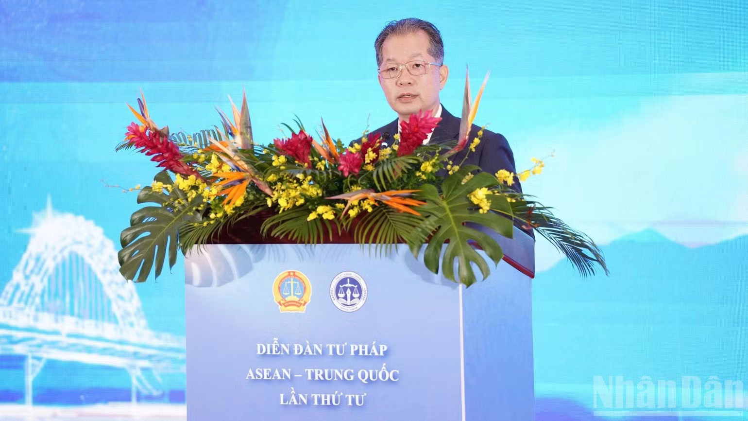 Bí thư Trung ương Đảng, Chánh án Tòa án nhân dân tối cao Việt Nam Nguyễn Văn Quảng phát biểu khai mạc diễn đàn. (Ảnh: ANH ĐÀO)