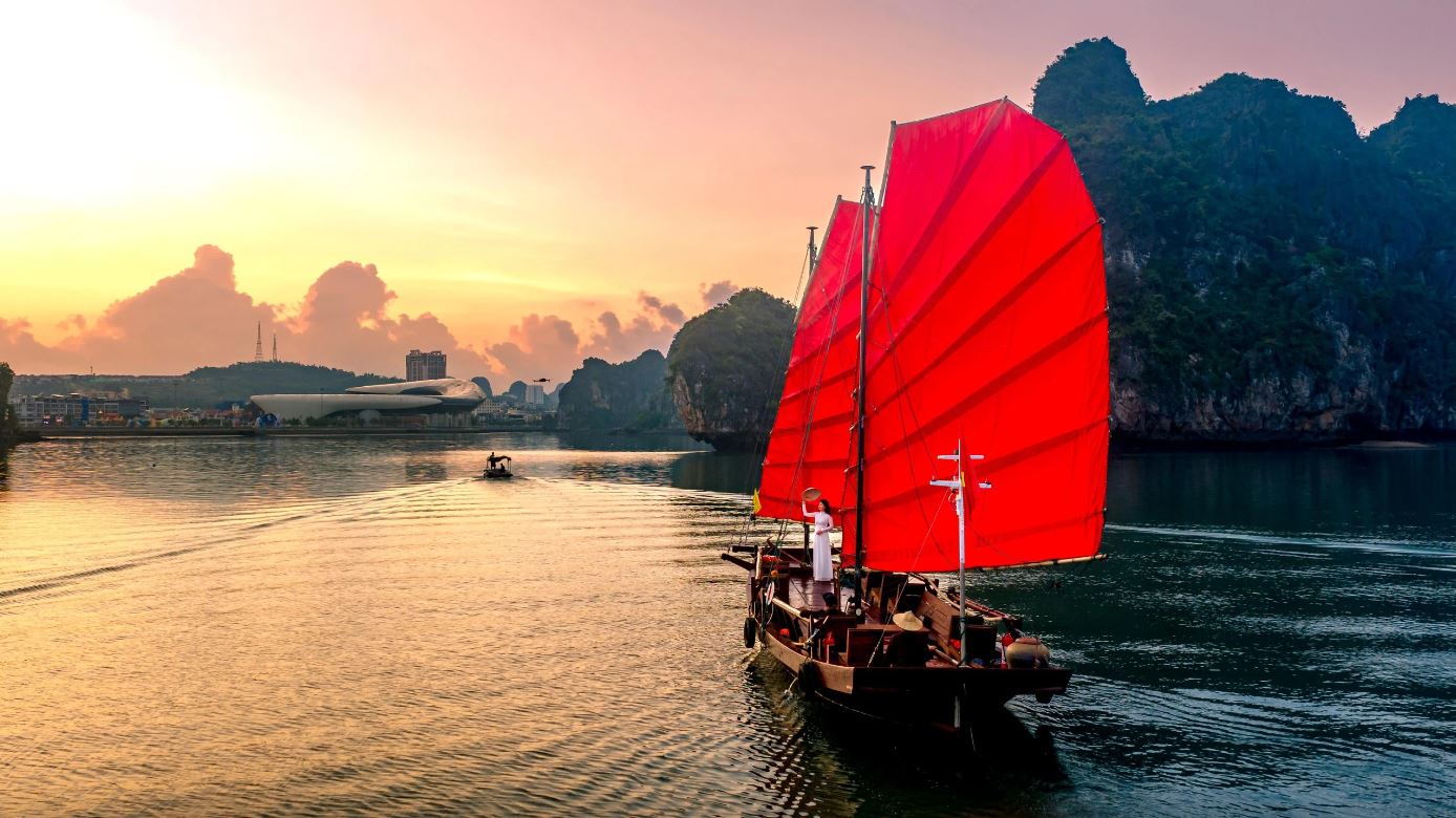 Vịnh Hạ Long, một trong những điểm đến nổi tiếng của du lịch Việt Nam.

ẢNH: BÙI VĂN HẢI

