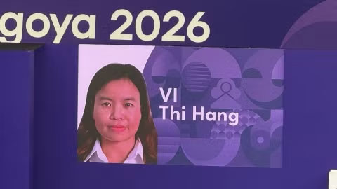 Vi Thị Hằng thực hiện nội dung thi. (Ảnh: THU HOÀI)
