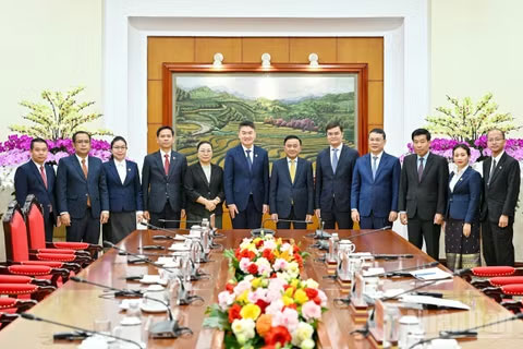 Thường trực Ban Bí thư Trần Cẩm Tú và các đại biểu hai nước.(Ảnh: THỦY NGUYÊN)
