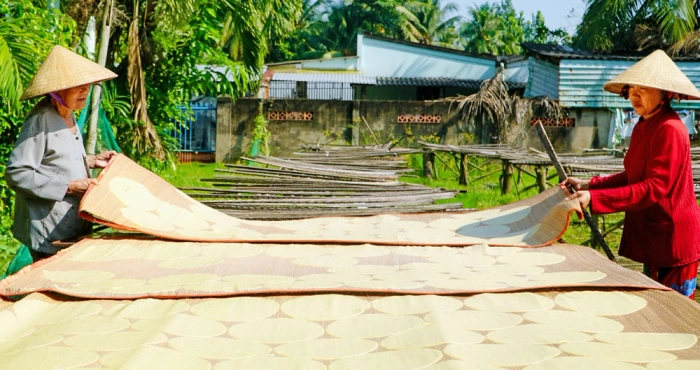 Thoảng thơm bánh phồng Sơn Đốc