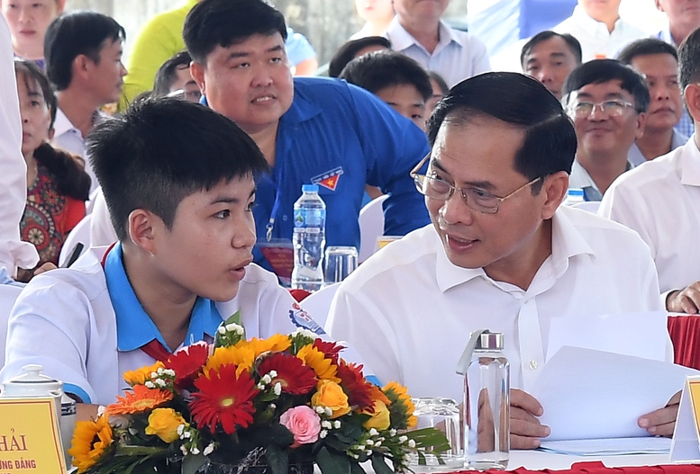 Phó Thủ tướng Bùi Thanh Sơn dự Lễ khởi công xây dựng Trường Nội trú liên cấp Tiểu học-THCS Vĩnh Gia, xã Vĩnh Gia, tỉnh An Giang - Ảnh: VGP/Hải Minh