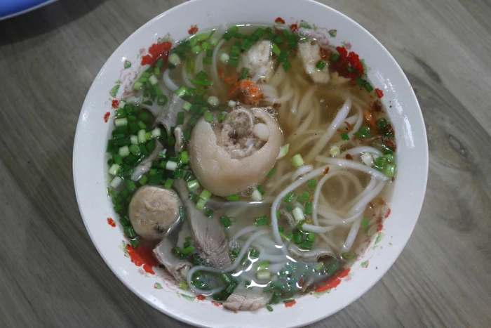 Độc đáo bánh canh Vĩnh Trung