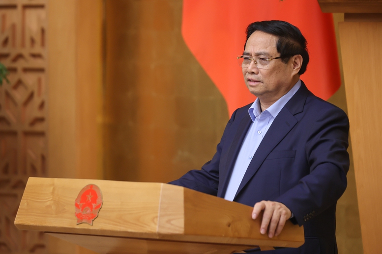 Thủ tướng ghi nhận, biểu dương, đánh giá cao các cấp, các ngành, các địa phương đã nỗ lực vượt bậc, vượt qua khó khăn, thách thức, đạt được những kết quả quan trọng trên hầu hết các lĩnh vực trong 10 tháng đầu năm - Ảnh: VGP/Nhật Bắc