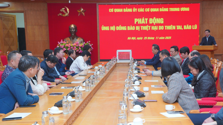 Quang cảnh lễ phát động.