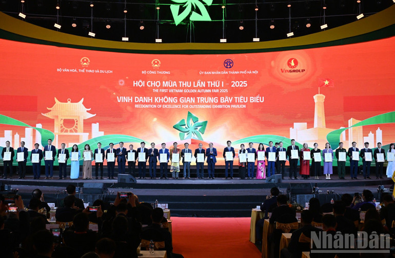 Vinh danh không gian trưng bày tiêu biểu. (Ảnh: TRẦN HẢI)