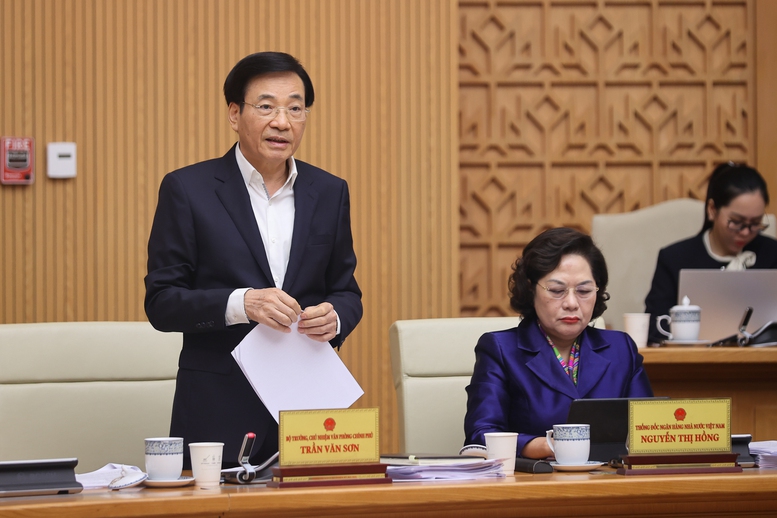 Bộ trưởng, Chủ nhiệm VPCP Trần Văn Sơn báo cáo tại Phiên họp - Ảnh: VGP/Nhật Bắc