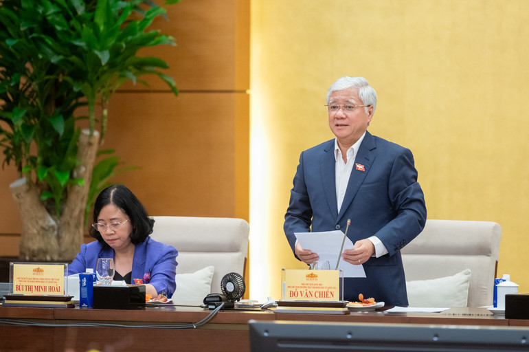 Phó Chủ tịch Quốc hội Đỗ Văn Chiến phát biểu tại phiên họp. (Ảnh: DUY LINH)