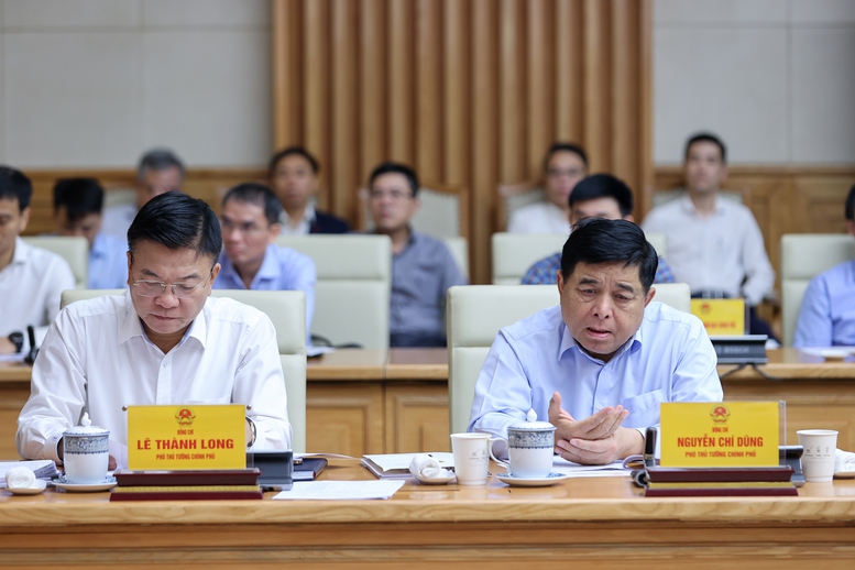 Phó Thủ tướng Lê Thành Long, Phó Thủ tướng Nguyễn Chí Dũng dự hội nghị - Ảnh: VGP/Nhật Bắc