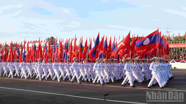 Khối cờ Đảng, cờ Tổ quốc tham gia tổng duyệt. (Ảnh: DUY TOÀN)