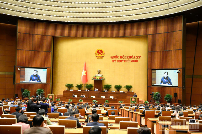 Quang cảnh phiên họp. (Ảnh: DUY LINH)