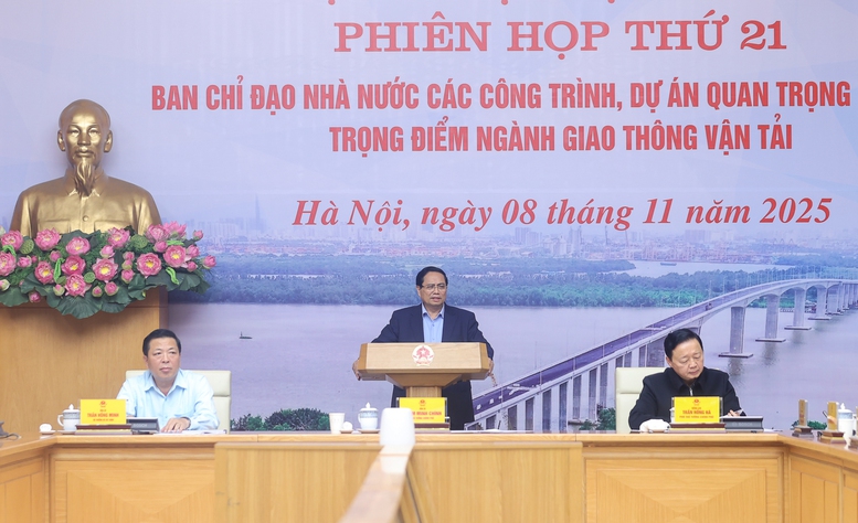 Thủ tướng nêu rõ, việc đẩy nhanh tiến độ các dự án là quan trọng, nhưng lưu ý phải bảo đảm chất lượng, vệ sinh môi trường, an toàn lao động theo đúng quy định - Ảnh: VGP/Nhật Bắc