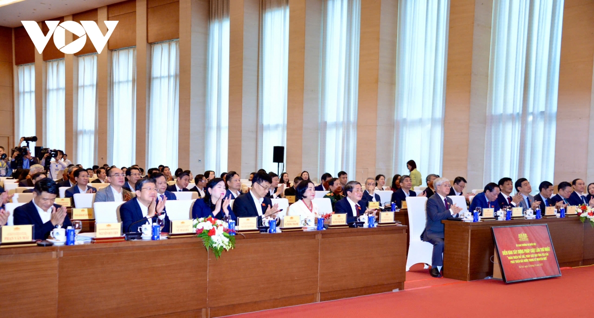 Các đại biểu dự Diễn đàn xây dựng pháp luật lần thứ I.