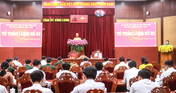 Cán bộ, đảng viên và Nhân dân đều thống nhất cao với dự thảo các văn kiện trình Đại hội XIV của Đảng. Ảnh: TUYẾT NGA

