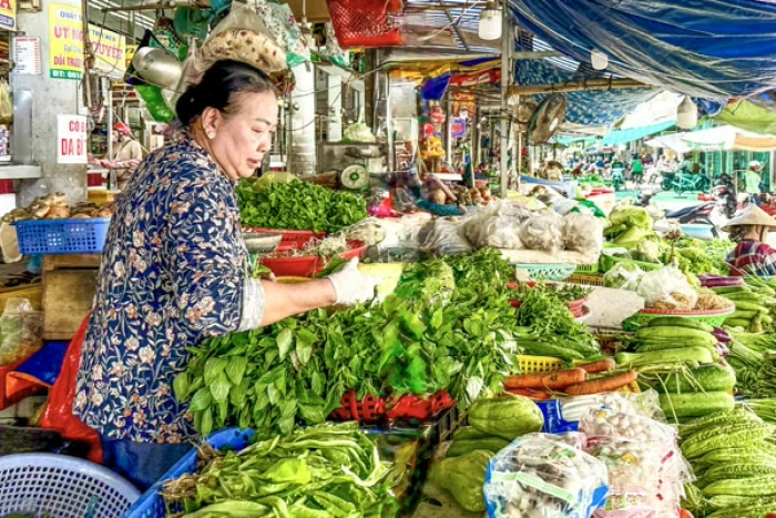 Giá rau tăng do nguồn cung giảm
