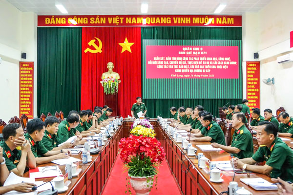 BCĐ 671 Quân khu khảo sát, nắm tình hình công tác phát triển khoa học, công nghệ, đổi mới sáng tạo, chuyển đổi số, thực hiện Đề án 06 và cải cách hành chính tại Bộ Chỉ huy Quân sự tỉnh.


