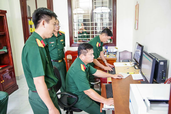 100% hệ thống máy tính của Bộ Chỉ huy Quân sự tỉnh được kết nối mạng quân sự và giám sát an toàn thông tin.

