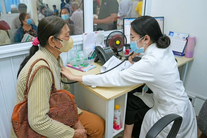 Hỗ trợ tối đa người có thẻ bảo hiểm y tế được khám, chữa bệnh thuận lợi