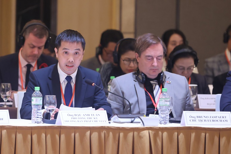 Ông Đậu Anh Tuấn, Phó Tổng Thư ký Liên đoàn Thương mại và Công nghiệp Việt Nam phát biểu - Ảnh: VGP/Nhật Bắc
